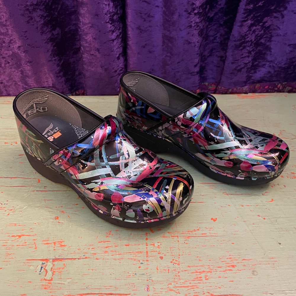 dansko splatter print clogs 40, 9.5 US no slip professional nurse shoes comfort